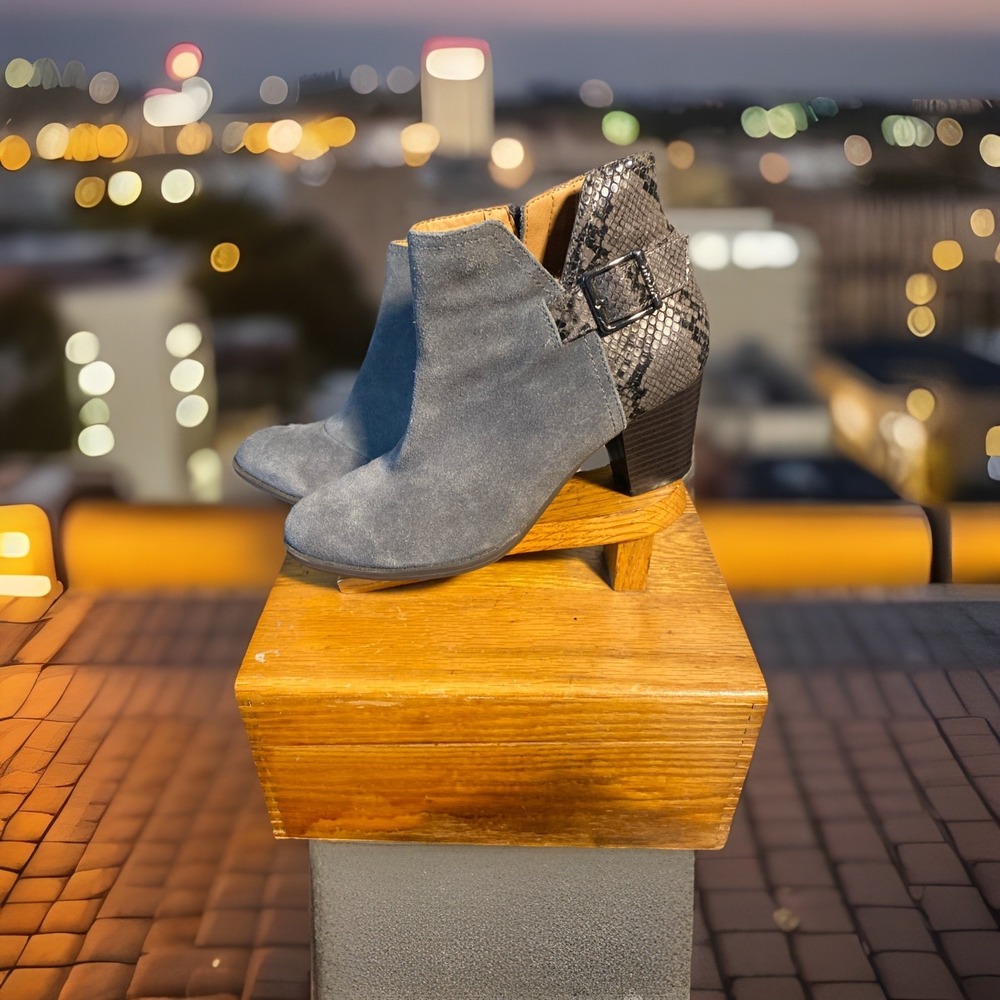 Vionic Boots Women's 8 Gray Suede Ankle Snake Print Heeled Capsule‎ Neutral